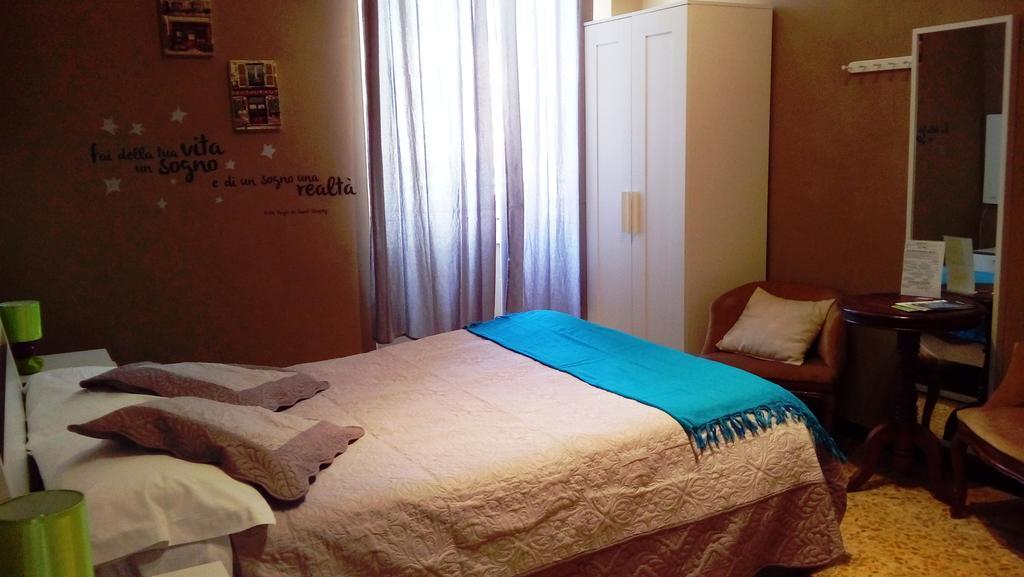Ensemble Rooms Di Vayadu Alassio Exteriör bild