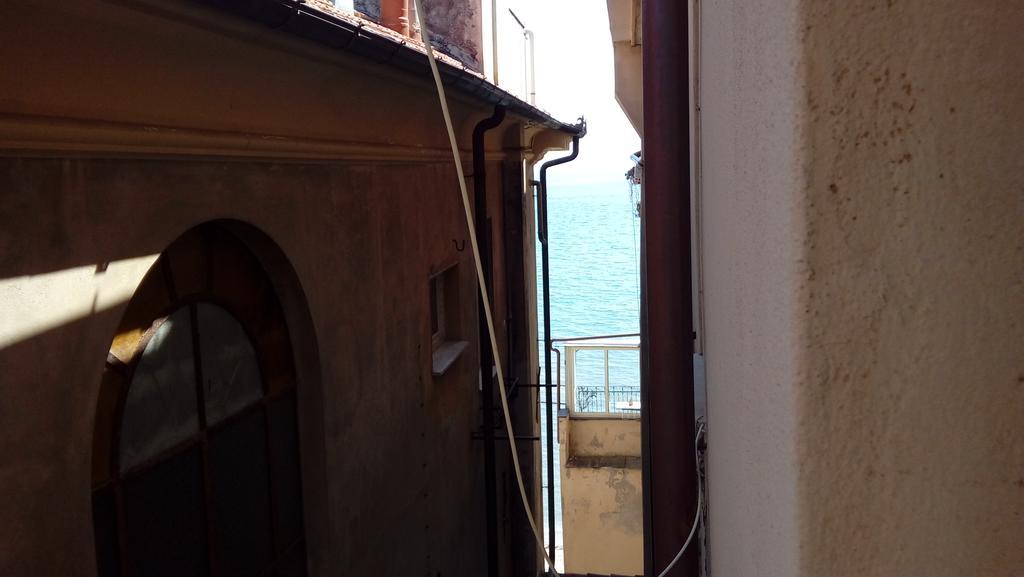 Ensemble Rooms Di Vayadu Alassio Exteriör bild