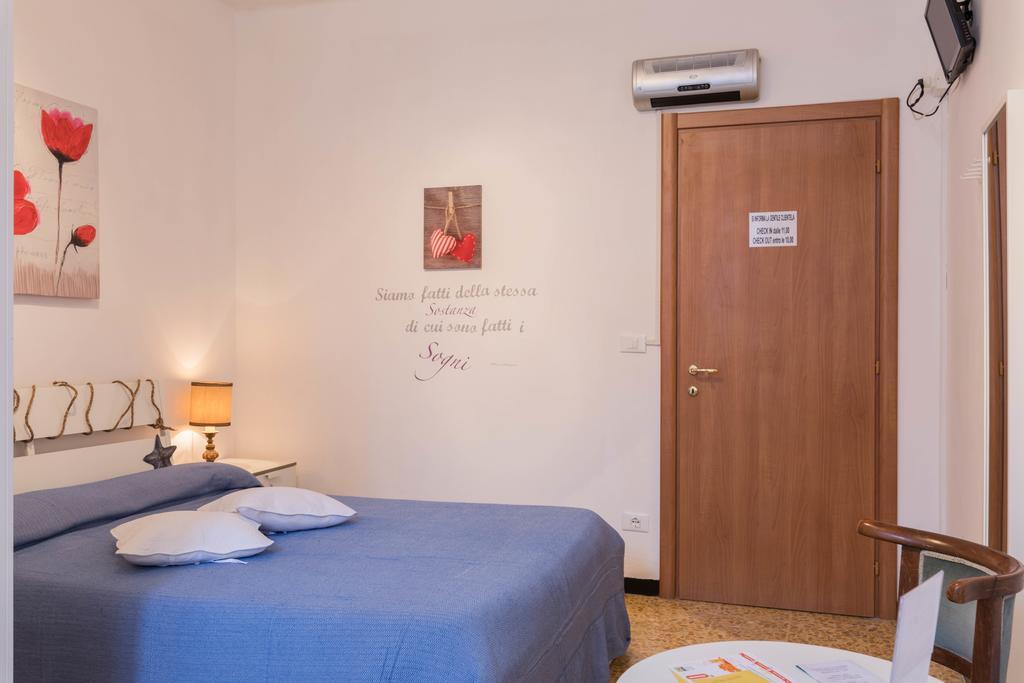 Ensemble Rooms Di Vayadu Alassio Exteriör bild