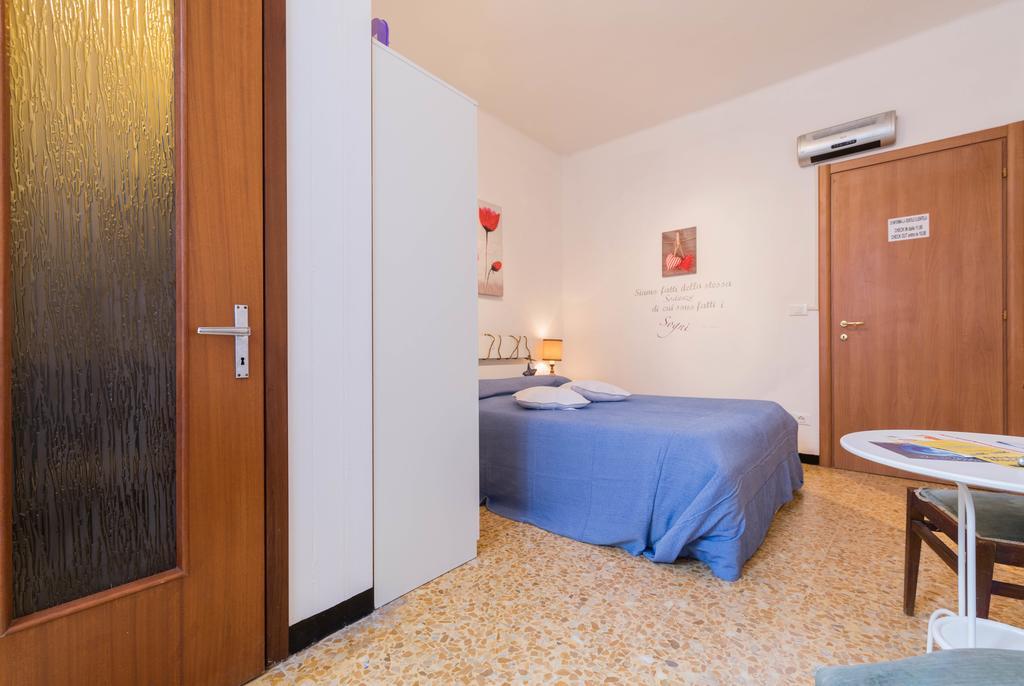Ensemble Rooms Di Vayadu Alassio Exteriör bild