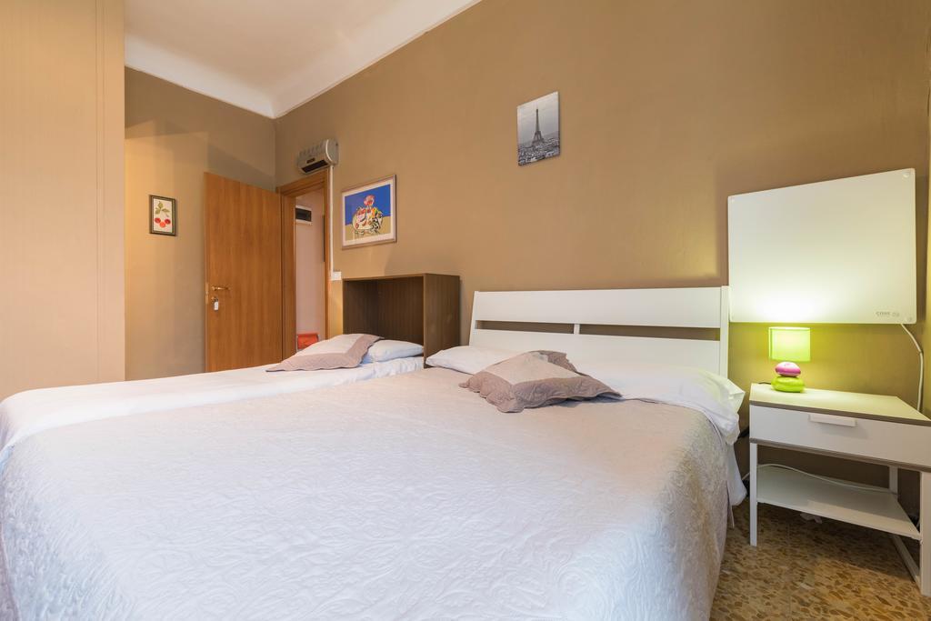 Ensemble Rooms Di Vayadu Alassio Exteriör bild