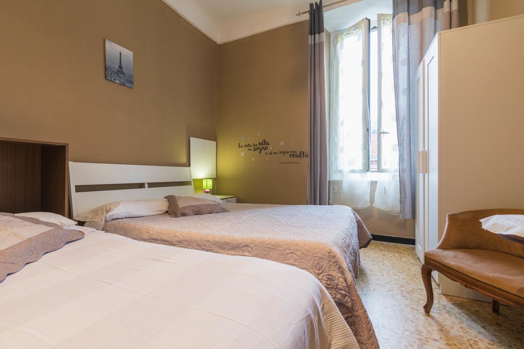 Ensemble Rooms Di Vayadu Alassio Exteriör bild