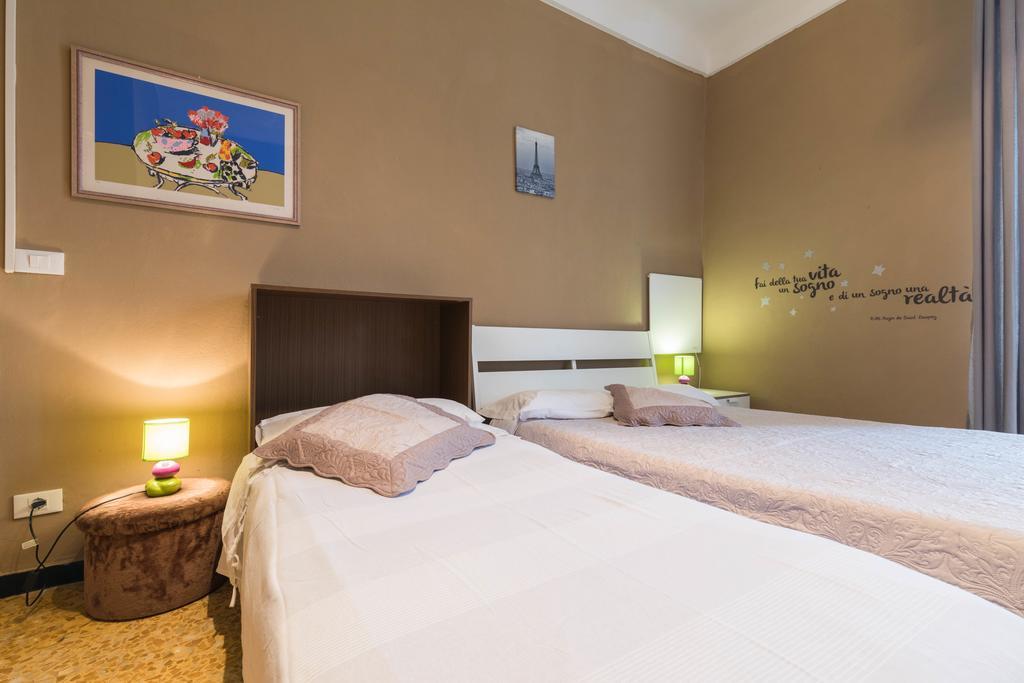 Ensemble Rooms Di Vayadu Alassio Exteriör bild